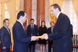 Chủ tịch nước Trần Đại Quang tiếp Đại sứ Cộng hòa Latvia, Ngài Maris Selga đến trình Quốc thư nhân nhiệm kỳ công tác tại Việt Nam. (Ảnh: Nhan Sáng/TTXVN)