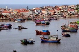 Tàu thuyền của ngư dân neo đậu tại xã Nghi Sơn, huyện Tĩnh Gia, Thanh Hóa. (Ảnh: Quang Quyết/TTXVN)