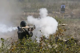 Binh sỹ Ukraine trong buổi diễn tập quân sự tại vùng Kiev ngày 2/10. (Nguồn: Reuters/TTXVN)