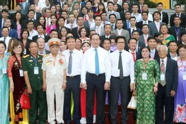 Chủ tịch nước Trần Đại Quang gặp mặt Đoàn đại biểu dự Diễn đàn "Doanh nghiệp Việt: Kết nối và Hội nhập trong kỷ nguyên FTA thế hệ mới". (Ảnh: Nhan Sáng/TTXVN)