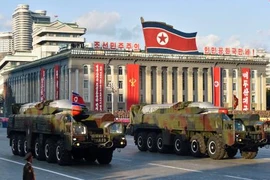 Tên lửa tầm trung Musudan của Triều Tiên trong lễ duyệt binh ở thủ đô Bình Nhưỡng tháng 10/2015. (Nguồn: Kyodo/TTXVN)