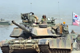 Xe bọc thép M1A2 của quân đội Mỹ tham gia cuộc tập trận chung Mỹ-Hàn. (Nguồn: AFP/TTXVN)