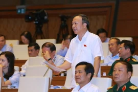 Đại biểu Quốc hội tỉnh Hải Dương Lê Đình Khanh phát biểu ý kiến. (Ảnh: Doãn Tấn/TTXVN)