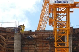 Thi công cửa nhận nước của nhà máy thủy điện Xekaman 1. (Ảnh: Ngọc Hà/TTXVN)