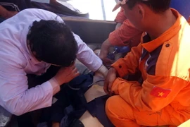 Ngạt khí trong hầm tàu cá trên biển, 1 người tử vong