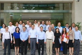 Tổng Giám đốc Thông tấn xã Việt Nam với trưởng các cơ quan đại diện Việt Nam ở nước ngoài. (Ảnh: Doãn Tấn/TTXVN)