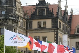 Quốc kỳ các nước trước khi khai mạc Hội nghị Bộ trưởng Tài chính và Thống đốc ngân hàng Trung ương nhóm G7. (Nguồn: AFP/TTXVN)