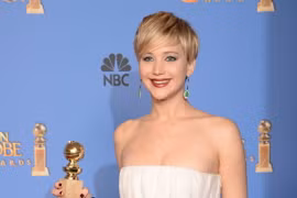 Diễn viên Jennifer Lawrence đã giành giải Nữ diễn viên phụ xuất sắc nhất trong bộ phim "American Hustle" tại Lễ trao giải thưởng Quả cầu Vàng năm 2014. (Nguồn: AFP/TTXVN)