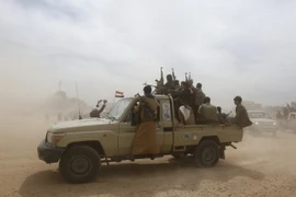 Phiến quân Houthi tại một khu vực ở thủ đô Sanaa ngày 10/11. (Nguồn: EPA/TTXVN)