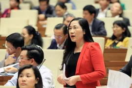 Đại biểu Quốc hội tỉnh Bắc Kạn Nguyễn Thị Thủy phát biểu ý kiến. (Ảnh: Phạm Kiên/TTXVN)