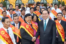 Chủ tịch nước Trần Đại Quang với các đại biểu tại buổi gặp mặt. (Ảnh: Nhan Sáng/TTXVN)