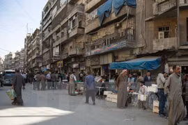 Người dân Syria tại thành phố Aleppo ngày 30/10. (Nguồn: AFP/TTXVN)