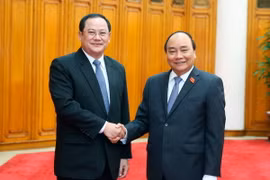 Thủ tướng Nguyễn Xuân Phúc tiếp Phó Thủ tướng Lào Sonsay Siphandone. (Ảnh: Thống Nhất/TTXVN)