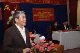 Thường trực Ban Bí thư Đinh Thế Huynh trả lời ý kiến cử tri tại phường Hải Châu 2. (Ảnh: Trần Lê Lâm/TTXVN)