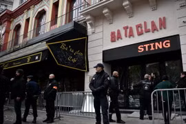Cảnh sát Pháp gác tại thủ đô Paris ngày 12/11. (Nguồn: AFP/TTXVN)