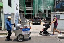 Lao động phi chính thức là những người có nhóm nguy cơ cao. (Ảnh: AFP/TTXVN)