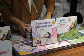 Bộ sách “Thế hệ bình đẳng-Những câu chuyện cổ tích thời hiện đại”. (Ảnh: PV/Vietnam+)