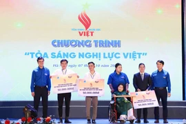 Bên cạnh lễ tuyên dương, Ban tổ chức còn hỗ trợ vốn, kiến thức cho các dự án khởi nghiệp của thanh niên khuyết tật./.