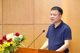 Nhà báo Triệu Ngọc Lâm, Tổng Biên tập Báo Giáo dục và Thời đại, Phó Trưởng Ban thường trực Ban Tổ chức Giải phát biểu tại họp báo. (Ảnh: PV/Vietnam+)