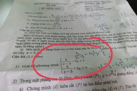 Lỗi in mực mờ khiến thí sinh hiểu nhầm trên đề thi môn Toán trong Kỳ thi Tuyển sinh vào lớp 10 trung học phổ thông năm 2023 của Hà Nội. (Ảnh: PHCC)