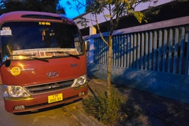 Chiếc xe nơi học sinh bị bỏ quên. (Ảnh: TTXVN)