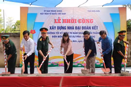 Lễ khởi công xây dựng nhà Đại đoàn kết tại bản Pá Đông, xã Thanh Xương (huyện Điện Biên, tỉnh Điện Biên). (Ảnh: mattran.org)