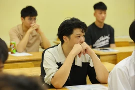 Thí sinh lo âu khi bước vào kỳ thi. (Ảnh: Hoài Nam/Vietnam+)