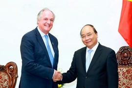 Thủ tướng Nguyễn Xuân Phúc tiếp ông Paul Polman, Chủ tịch Tập đoàn Unillever (Anh, Hà Lan). (Ảnh: Thống Nhất/TTXVN)