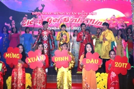Tiết mục tại đêm nhạc phật "Tiếng gọi Bình Minh." (Ảnh: Trần Quang Vinh/Vietnam+)