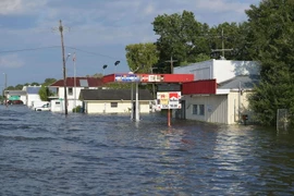 Cảnh ngập lụt do mưa lớn sau bão Harvey ở Nome, bang Texas ngày 31/8. (Nguồn: AFP/TTXVN)