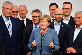 Lãnh đạo CDU, đương kim Thủ tướng Đức Angela Merkel (giữa) tại buổi lễ sau bầu cử ở Berlin ngày 24/9. (Nguồn: AFP/TTXVN)