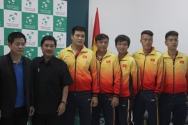 Đội tuyển Quần vợt Davis Cup Việt Nam tại buổi họp báo. (Ảnh: Xuân Dự/TTXVN)