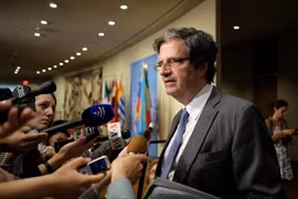 Đại sứ Pháp tại Liên hợp quốc Francois Delattre trong cuộc họp báo sau phiên họp của Hội đồng Bảo an Liên hợp quốc (Nguồn: AFP/TTXVN)