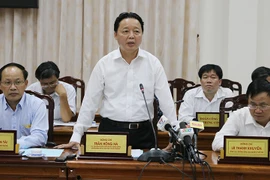Bộ trưởng Bộ Tài nguyên và Môi trường Trần Hồng Hà phát biểu tại buổi làm việc. (Ảnh: Công Mạo/TTXVN)