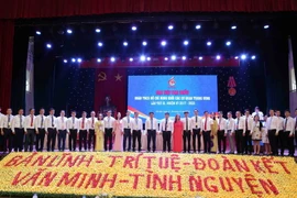 Ban Chấp hành nhiệm kỳ 2017-2022 ra mắt Đại hội. (Ảnh: Thành Đạt/TTXVN)