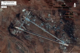 Ảnh do Bộ Quốc phòng Mỹ cung cấp: Toàn cảnh sân bay al-Shayrat gần thành phố Homs, ngày 7/4. (Nguồn: EPA/TTXVN)