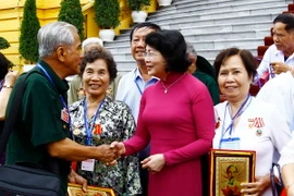 Phó Chủ tịch nước Đặng Thị Ngọc Thịnh tiếp Đoàn đại biểu người có công tỉnh Tiền Giang. (Ảnh: An Đăng/TTXVN)