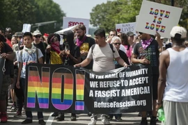 Người dân tuần hành chống phân biệt chủng tộc, ở thành phố Boston ngày 19/8. (Nguồn: AFP/TTXVN)