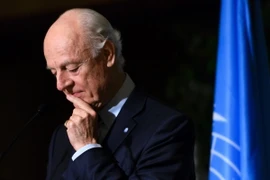 Đặc phái viên Liên hợp quốc về vấn đề Syria Staffan de Mistura trong cuộc họp báo sau đàm phán tại Geneva ngày 24/3. (Nguồn: AFP/ TTXVN)