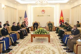 Thượng tướng Phạm Ngọc Minh, Phó Tổng Tham mưu trưởng Quân đội nhân dân Việt Nam tiếp Đoàn học viên Đại học Chỉ huy Tham mưu Lục quân Hoa Kỳ. (Ảnh: Hồng Pha /TTXVN phát)