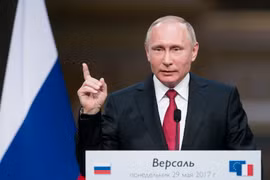 Tổng thống Nga Vladimir Putin tại cuộc họp báo ở Versailles nhân chuyến thăm Pháp ngày 29/5. (Nguồn: EPA/TTXVN)