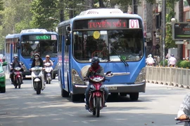 Xe buýt ở Thành phố Hồ Chí Minh. (Ảnh: Hoàng Hải/TTXVN)