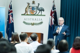 Đại sứ Australia tại Viêt Nam Craig Chittick công bố khoản hỗ trợ cho các cựu sinh viên Việt Nam học tập ở Australia. (Nguồn: Đại sứ quán Việt Nam tại Hà Nội)