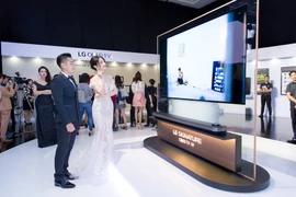 Dòng tivi LG OLED Signature W. (Ảnh: Tiến Lực/Vietnam+)