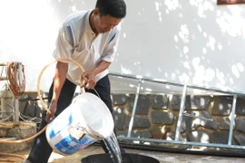 Người dân buôn Jù lo lắng khi tình trạng ô nhiễm nguồn nước ngày càng trầm trọng. (Ảnh: Tuấn Anh/TTXVN)