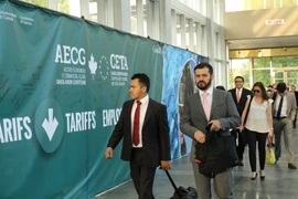 Các đại biểu đến dự đàm phán. (Ảnh Trường Giang/Vietnam+)