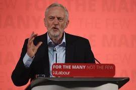 Lãnh đạo Công đảng đối lập Jeremy Corbyn trong chiến dịch tranh cử ở Kingston upon Hull ngày 22/5. (Nguồn: AFP/TTXVN)