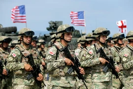 Binh sỹ Gruzia trong lễ khai mạc cuộc tập trận “Noble Partner 2017” ở căn cứ quân sự Vaziani, ngoại ô Tbilisi, Gruzia ngày 30/7. (Nguồn: EPA/TTXVN)