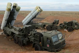 Hệ thống tên lửa phòng không mới S-400 Triumph. (Nguồn: Sputnik)