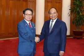 Thủ tướng Nguyễn Xuân Phúc tiếp Bộ trưởng Kinh tế, Thương mại và Công nghiệp Nhật Bản Seko Hiroshige. (Ảnh: Thống Nhất/TTXVN)